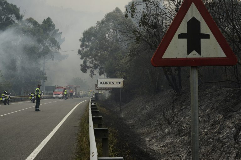 Controlados los incendios forestales de Ribas de Sil, que afectan a más de 1.700 hectáreas