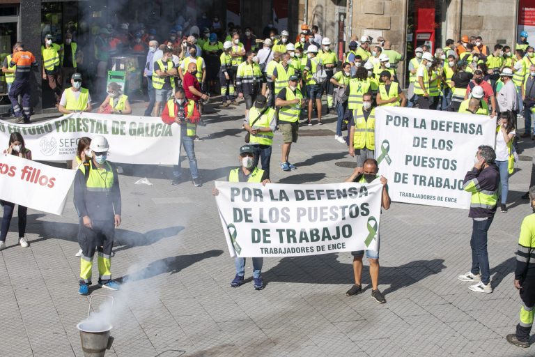 Los trabajadores de Ence critican que la ministra y el presidente de la empresa no acudan a la reunión de este viernes