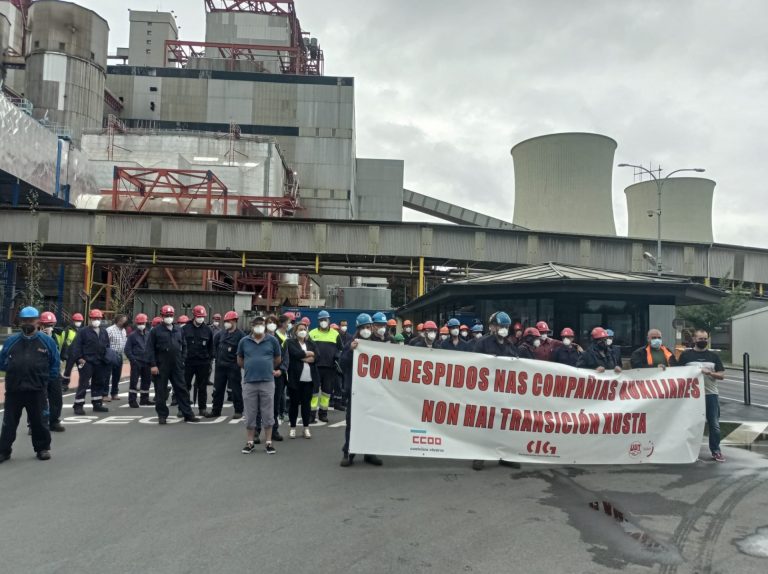 Trabajadores de auxiliares protestan en As Pontes contra la «desidia» de Xunta y Endesa ante la destrucción de empleo