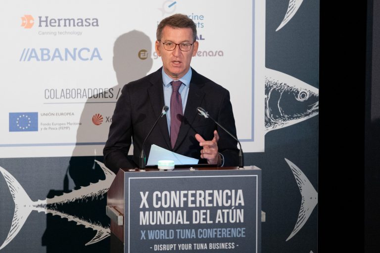 Feijóo reafirma el compromiso de la Xunta con el sector transformador de productos del mar