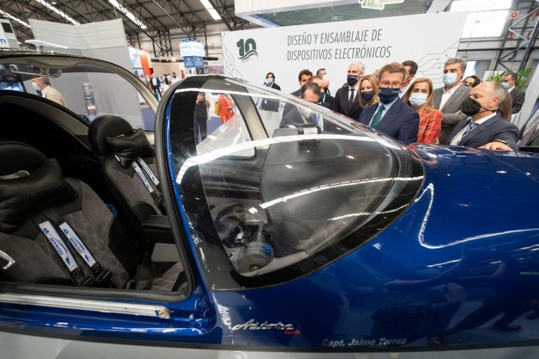 Feijóo pide «buscar fórmulas» entre todas las administraciones ante el «daño» por la crisis de ‘chips’ y materias primas