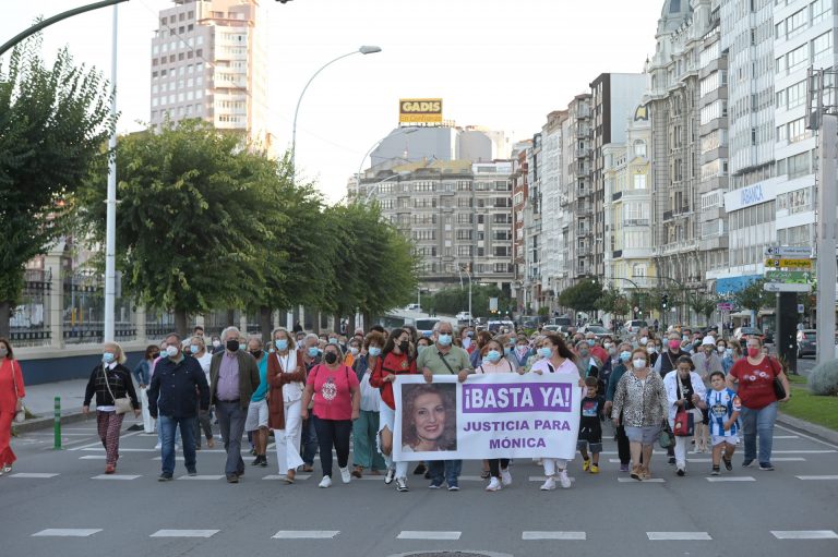 Un centenar de personas se manifiesta en A Coruña para exigir «justicia» por el crimen machista de O Birloque