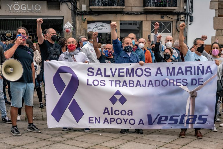 Multitudinaria protesta en Viveiro contra el cierre de Vestas, una fábrica «que da beneficios»