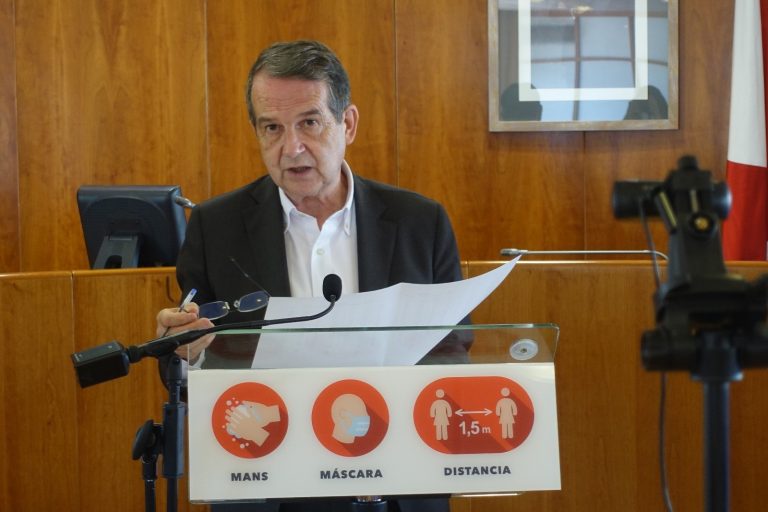 El alcalde de Vigo urge a la Xunta a «revisar» la normativa de la hostelería para que «recupere la normalidad»