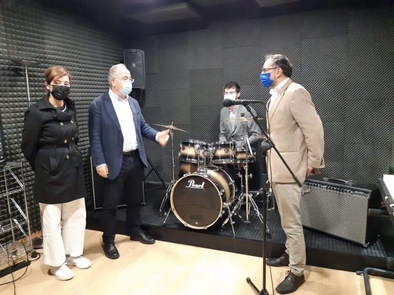 Santiago inaugura nuevos locales de ensayo para bandas compostelanas en el Centro Xove de Almáciga