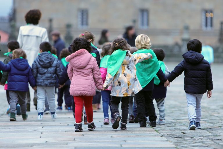 Sanidade prevé mantener «por prudencia» la mascarilla en los colegios incluso al aire libre, pero lo analizará