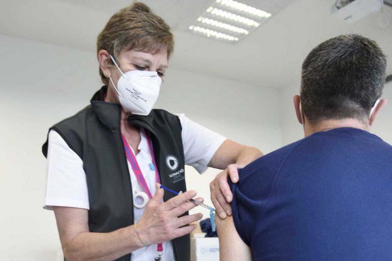 Galicia roza el 93% de la población diana inmunizada contra la Covid tras inocular otras 1.130 dosis
