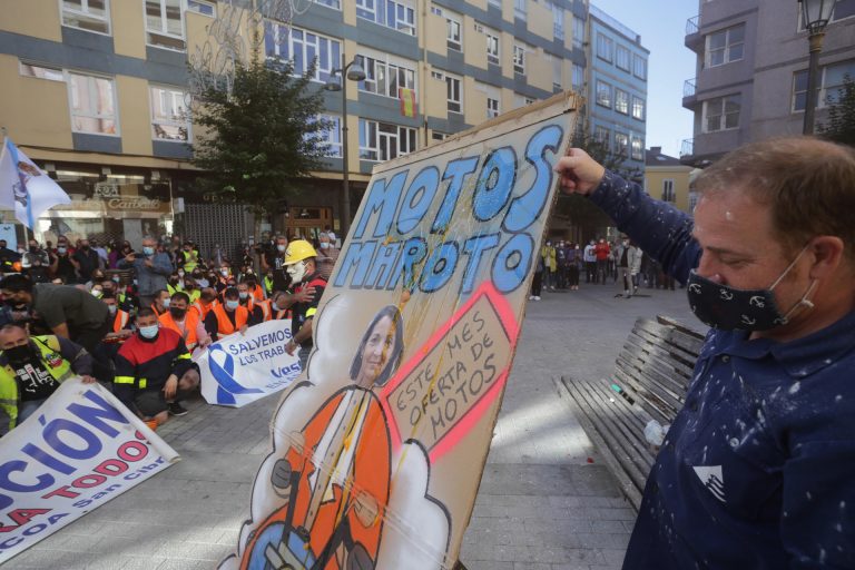 Miles de personas se concentran frente a la Subdelegación del Gobierno en Lugo en apoyo a los trabajadores de Alcoa