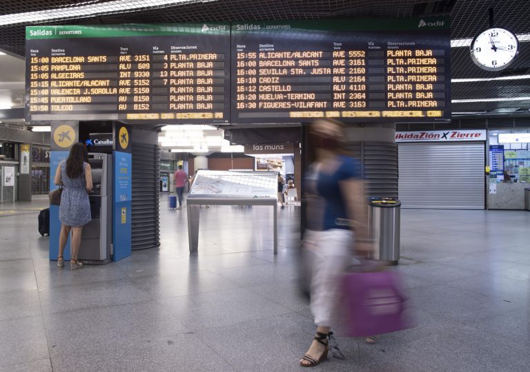 La finalización del AVE Madrid-Galicia, prevista para diciembre, permitirá reducir los viajes entre 54 y 88 minutos