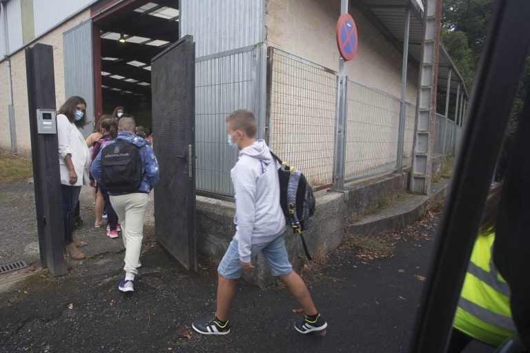 Descienden a 57 los casos de Covid-19 en los colegios de Galicia, pero suben a seis las aulas cerradas