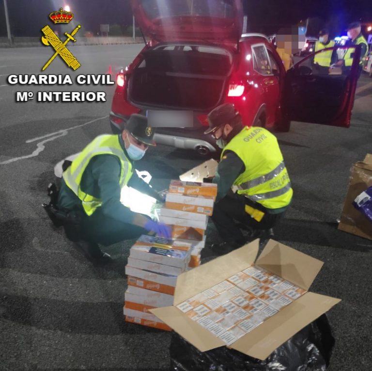 Intervenidas en el peaje de Vilaboa (Pontevedra) de la AP-9 más de mil cajetillas de tabaco de contrabando