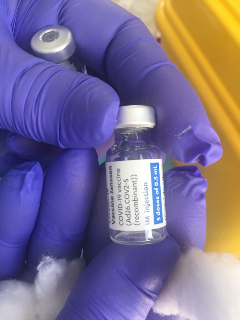 Galicia recibió 122.700 vacunas de Janssen, cuyos inmunizados recibirán ahora una dosis de refuerzo