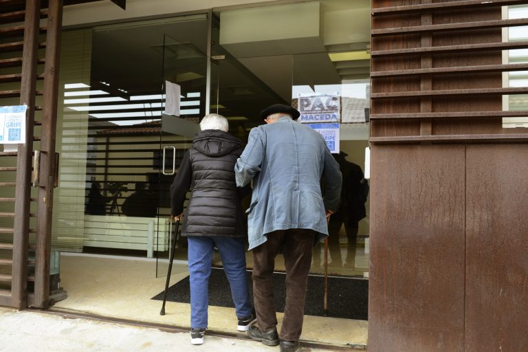 Galicia administra otras 11.321 dosis, 704 para completar pautas