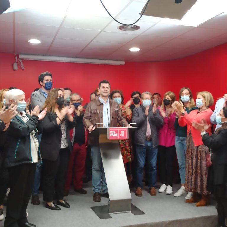 G. Caballero, que avanza que no dejará su escaño, desea «todos éxitos» a Formoso al frente del PSdeG
