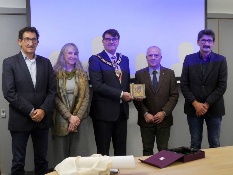 La Diputación de A Coruña estrecha lazos con la ciudad de Reading para promocionar el Camino Inglés