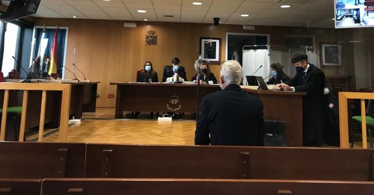 AV.- Un hombre acusado de abusar sexualmente de la hija menor de edad de su pareja en Vigo niega los hechos