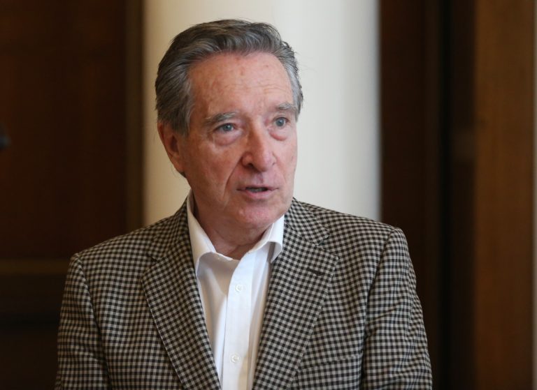 Iñaki Gabilondo alerta de la «industria» de las ‘fake news’ e insta a combatirlas sin caer en «señuelos»