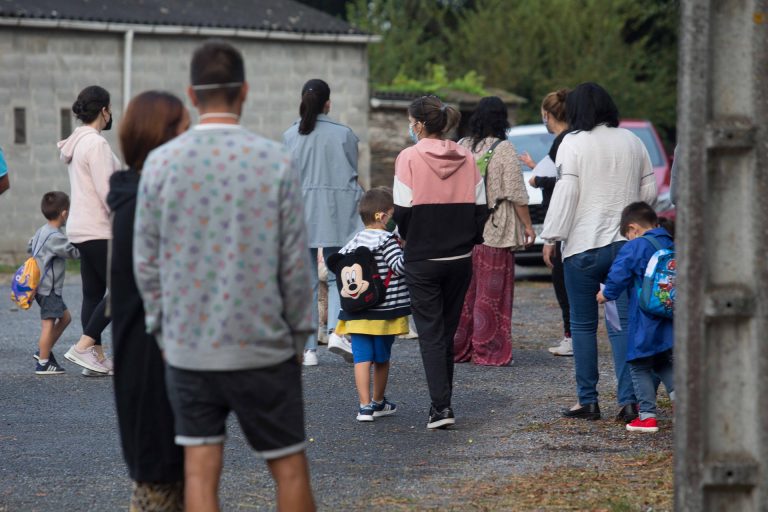 El alza de contagios lleva a Educación y Sanidade a replantear la flexibilización de las medidas covid en los centros