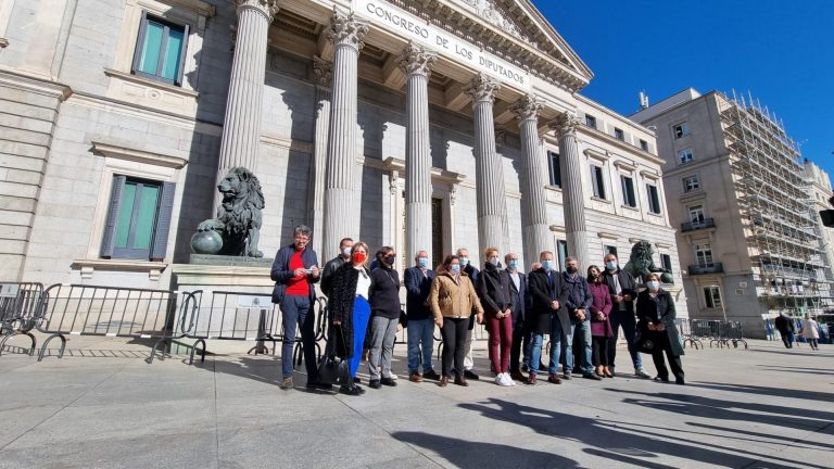 Socialistas completan la peregrinación y piden en Madrid un «reparto justo» de la Diputación de Ourense