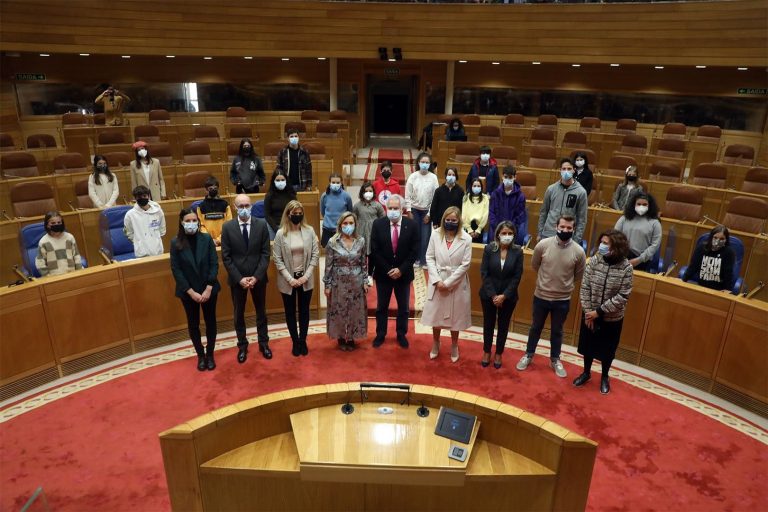 Jóvenes reclaman en el Parlamento gallego «políticas decididas» para frenar el cambio climático