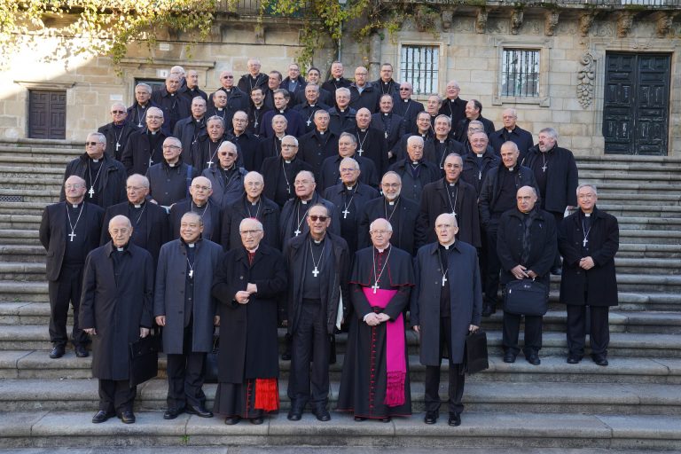 Los obispos españoles aprueban una norma para afrontar abusos a menores pero descartan un investigación estadística