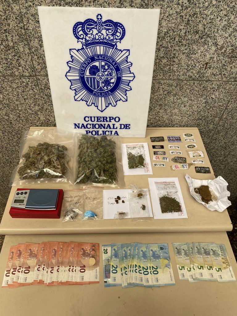 Detenidos tres jóvenes e incautada marihuana y hachís en su domicilio en Ourense