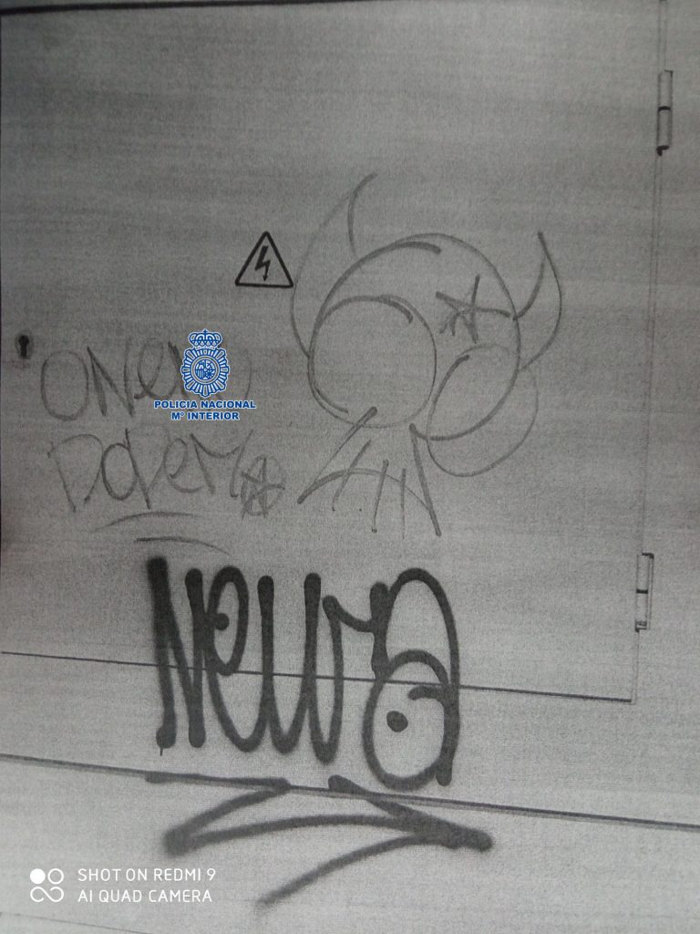 Identificado el grafitero conocido como ‘o neno do demo’ por realizar pintadas en la zona centro de Pontevedra