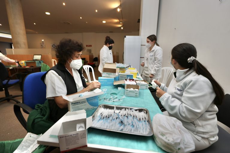 La vacunación para el colectivo de 60 a 69 arrancará en Galicia el miércoles