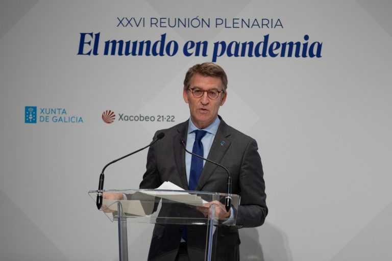 Feijóo elogia a Felipe González y critica a presidentes que «conocen con dificultad lo que ocurrió antes» de su mandato
