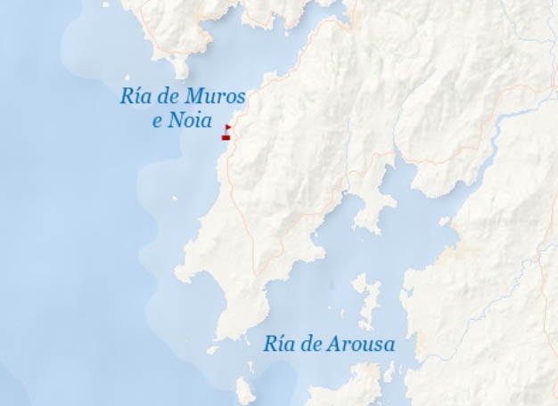 Llegan a nado a la costa los cuatro tripulantes de una planeadora que volcó cerca de Porto do Son