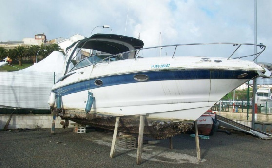 Portos saca a la venta una docena de embarcaciones abandonadas en muelles gallegos