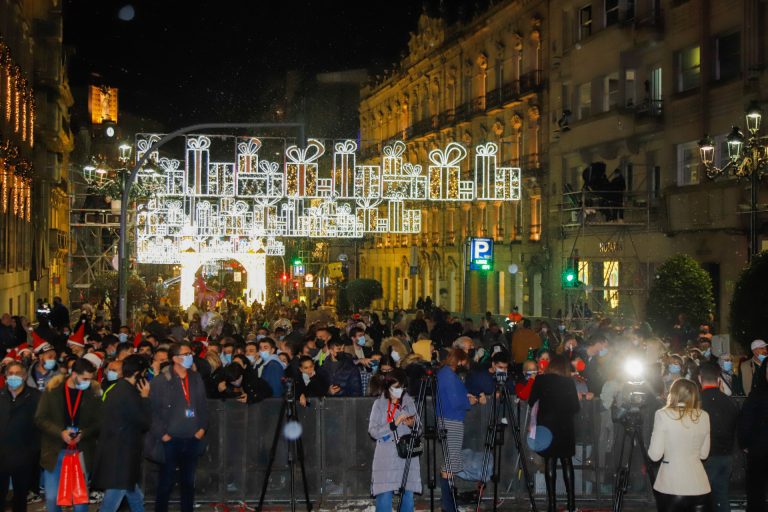 El alcalde afirma que «todo el mundo» cumple la normativa covid en la Navidad de Vigo, donde aumentan los casos