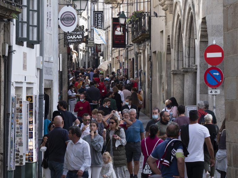 Los contagios diarios vuelven a superar los 1.000 en Galicia, donde la tasa de incidencia supera la media española