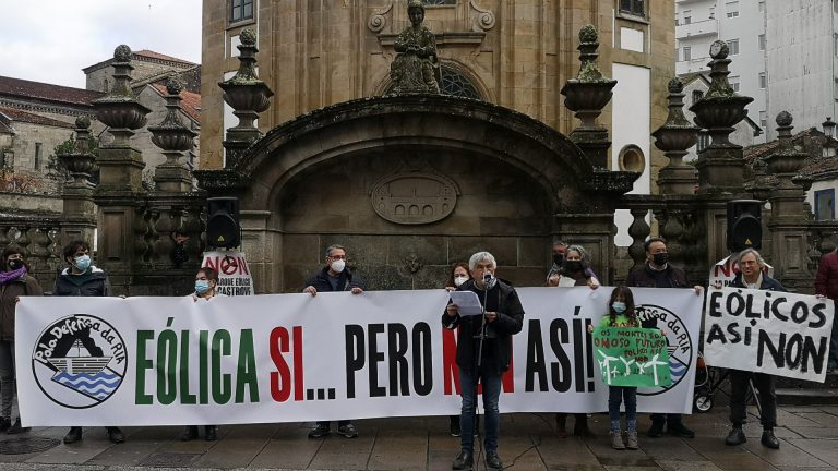 Cientos de personas se movilizan en Pontevedra y su entorno contra la instalación de nuevos parques eólicos