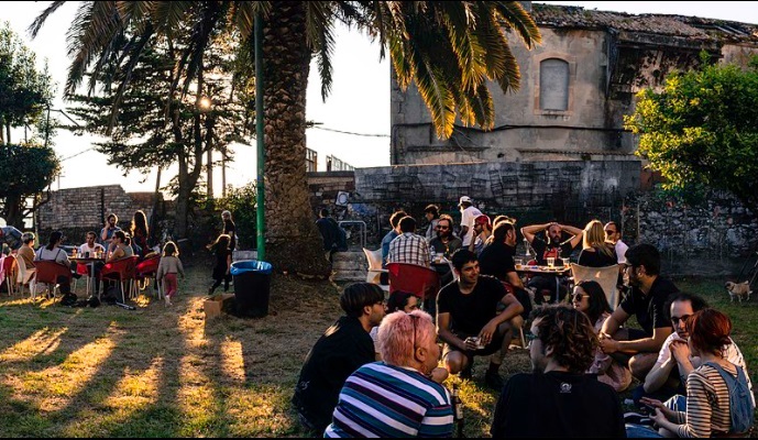 Diez años de autogestión cultural en Pontevedra, en peligro por el cierre de Ence y el negocio urbanístico
