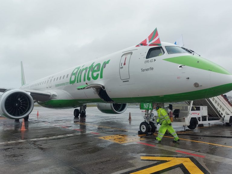 Binter ofertará a partir de abril un vuelo más a la semana con Canarias desde Alvedro