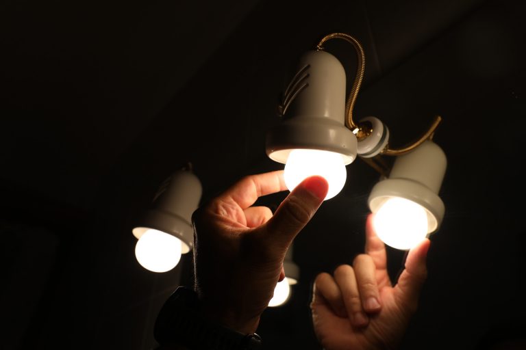 El precio de la luz registra este miércoles un nuevo máximo histórico con 291,73 euros/MWh