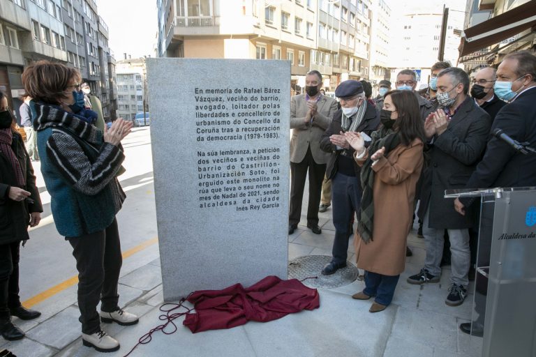 El Ayuntamiento de A Coruña rinde un homenaje al exconcejal y abogado laboralista Rafael Bárez