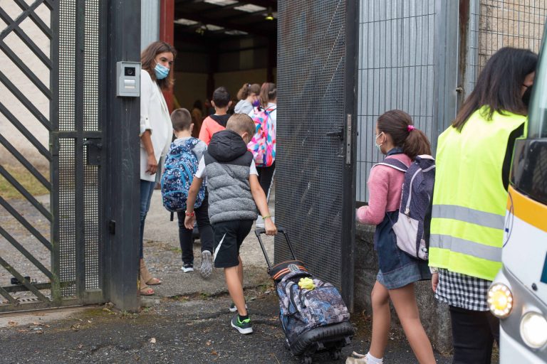 Los colegios y escuelas infantiles gallegos cierran el trimestre con más de 3.000 casos y 185 aulas cerradas
