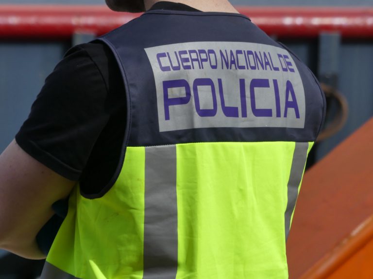 Detenida una pareja residente en Vigo por distribuir cocaína ‘al menudeo’ en la zona de Chapela