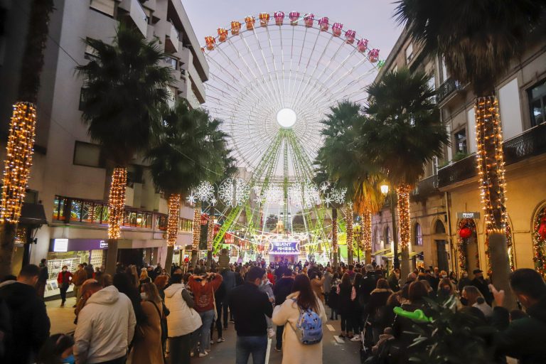Comerciantes y hosteleros constatan un incremento de la facturación tras el encendido del alumbrado navideño en Vigo