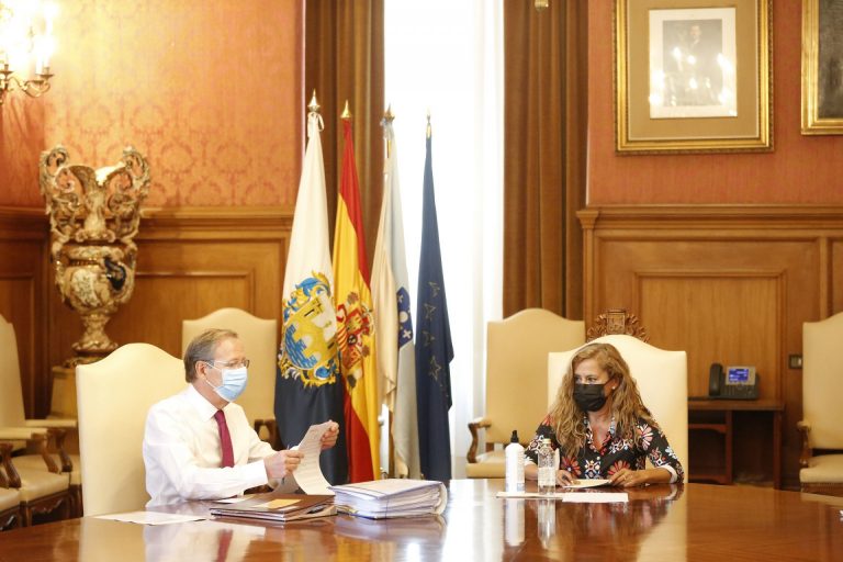 La Diputación de Pontevedra aporta 223.300 euros a sectores afectados por la pandemia en Marín y Bueu