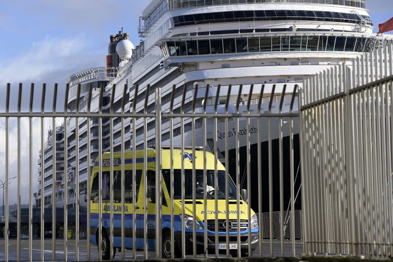 Detectados 22 positivos por covid en un crucero en A Coruña