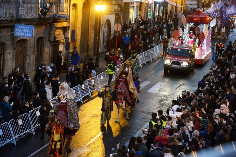 Animalistas censuran el uso de dromedarios en la cabalgata de los Reyes Magos en Ourense y el alcalde defiende su uso