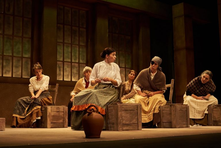 El Teatro Principal de Santiago acogerá 12 actuaciones escénicas promovidas por la Xunta durante el próximo semestre