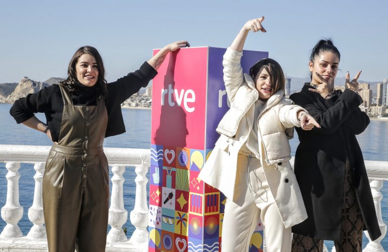Oltra se «moja» y apuesta por Tanxugueiras para Eurovisión: «Son unas mujeres muy potentes en el escenario»
