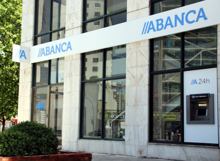 Abanca dice que mantendrá sus oficinas en los municipios donde es única entidad y amplía horario de caja