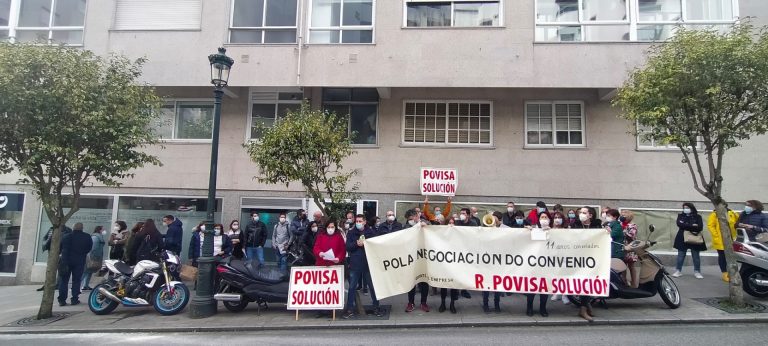 Trabajadores de Povisa protestan para pedir que se actualice el convenio colectivo, tras 11 años congelado