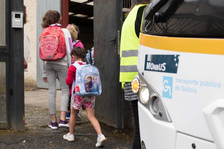 Bajan a 4.502 los casos de Covid en centros educativos de Galicia