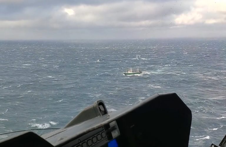 Dos de los muertos del naufragio están en Terranova tras llegar el primer barco con la identificación en proceso